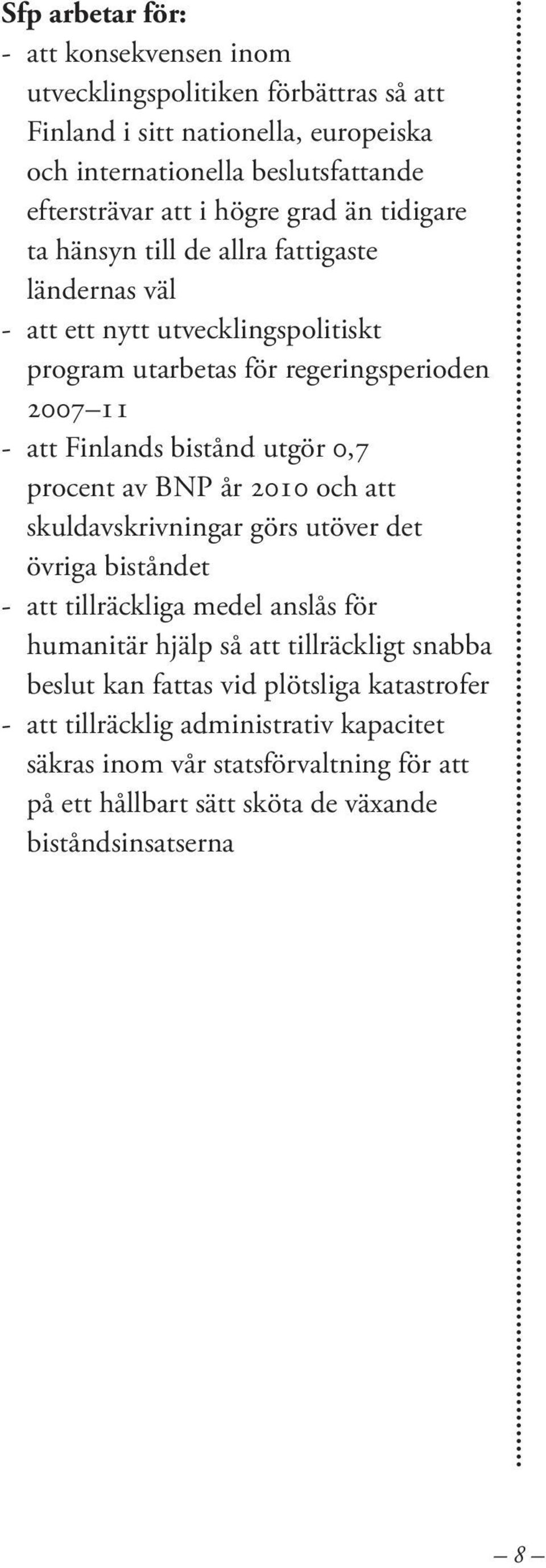 bistånd utgör 0,7 procent av BNP år 2010 och att skuldavskrivningar görs utöver det övriga biståndet - att tillräckliga medel anslås för humanitär hjälp så att tillräckligt