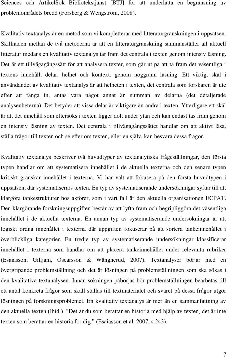 Skillnaden mellan de två metoderna är att en litteraturgranskning sammanställer all aktuell litteratur medans en kvalitativ textanalys tar fram det centrala i texten genom intensiv läsning.