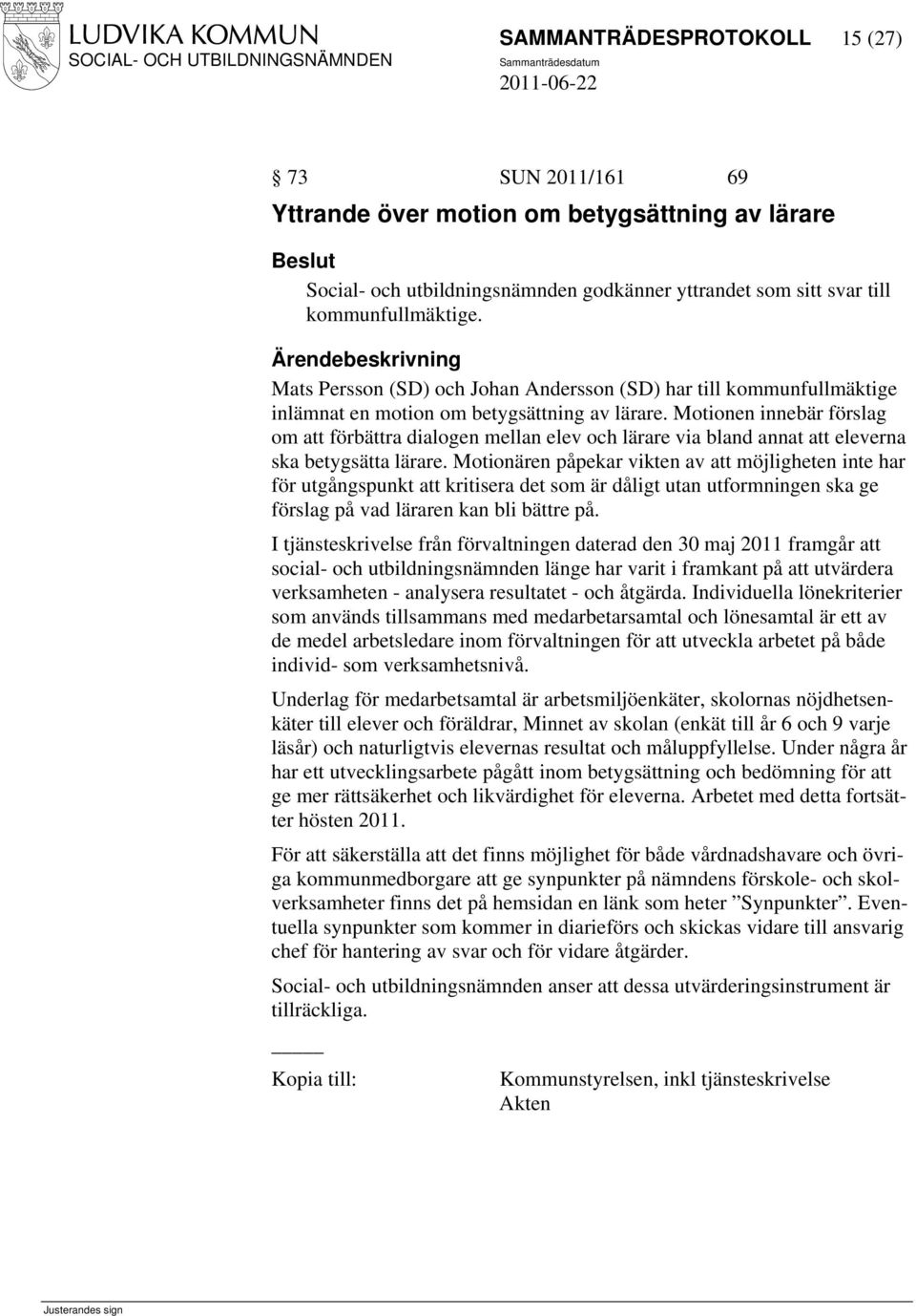 Motionen innebär förslag om att förbättra dialogen mellan elev och lärare via bland annat att eleverna ska betygsätta lärare.