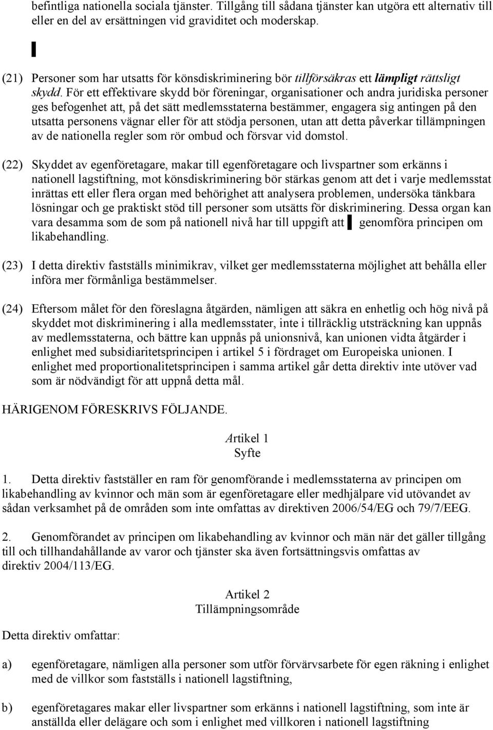 För ett effektivare skydd bör föreningar, organisationer och andra juridiska personer ges befogenhet att, på det sätt medlemsstaterna bestämmer, engagera sig antingen på den utsatta personens vägnar