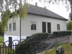 Figur 10. Huvudallén mot kyrkogårdens östra entré. Foto: Daniel Olsson, Länsmuseet Gävleborg 2014-09-29.