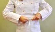 MAîTRE-KLÄDSEL Så här ska klädseln sitta steg för steg CHOKLAD-MÄSTAREN MAÎTRE CHOCOLATIER = Lindts chokladmästare hkld ät FINN 3 FEL 1.