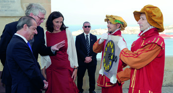 DOI Malta Easos logotyp avtäcks under invigningsceremonin i Valletta den 19 juni 2011.