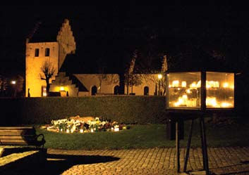 10 Allhelgonahelg tid för tystnad och samtal Vi har utvidgat öppettiderna i våra kyrkor under allhelgonahelgen.