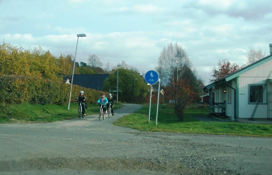 4.3 Oskyddade trafikanter Nätet av gång- och cykelvägar och gång- och cykelbanor är väl utbyggt i Sävast.