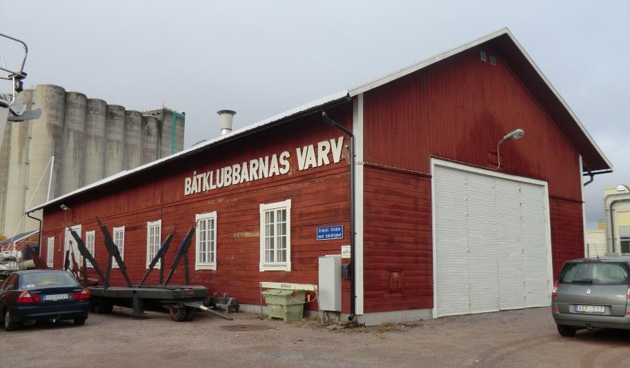 Arbeta med båten under vintern? Är ni intresserade av att arbeta med båten under vintern och inte har någonstans att stå? Då kan ni hyra in båten på Båtklubbarnas varv.