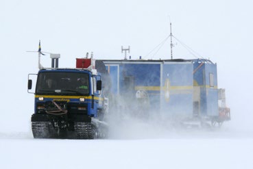 Wasa och Svea Forskningsstationen Wasa ligger vid 73 03 S, 13 25 V på nunatakken Basen bredvid den finska stationen Aboa.