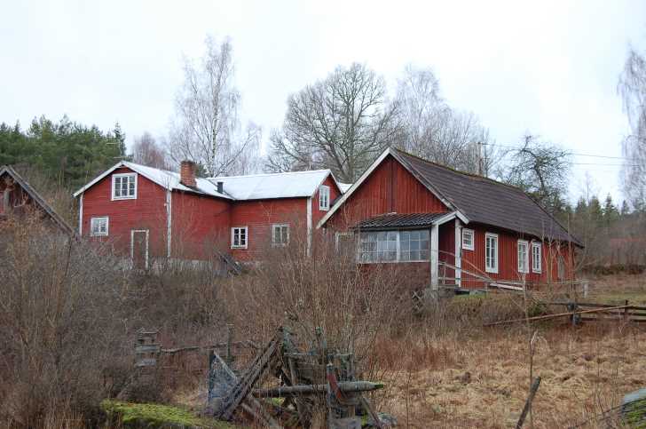 INTECKNINGAR Fastigheten kommer att överlåtas fri från inteckningar. RÄTTIGHETER OCH BELASTNINGAR Samfällighet. Karlshamn Halahult S:2. Rättigheter, last.