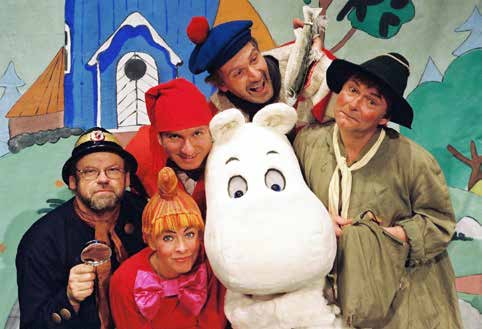 Familjeföreställning Mumindalen Kulturumteatern lördag 11 februari kl. 15.00 - EN MUSIKALISK RESA I TOVE JANSSONS FÖRTROLLADE VÄRLD Det är den första varma vårdagen och Mumintrollet har försovit sig.