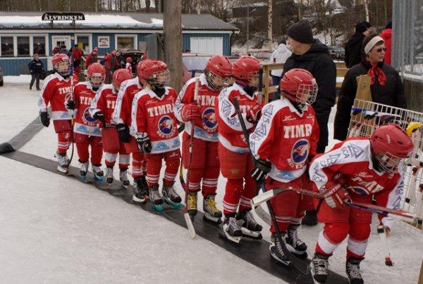 BARNISHOCKEYN Barnishockeyn består av följande verksamheter: U9 U10 U11 U12 Örnligan Inriktningar: Spelvarianter vi vill utveckla spelet på mindre isytor vid fler tillfällen.