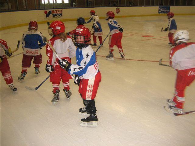 KNATTEHOCKEYN Knattehockeyn är vår yngsta del i verksamheten och består av följande: Skridskoskolan Björnligan/Tre Kronors hockeyskola U8 Inriktningar: Rekrytering vi vill få fler att börja spela