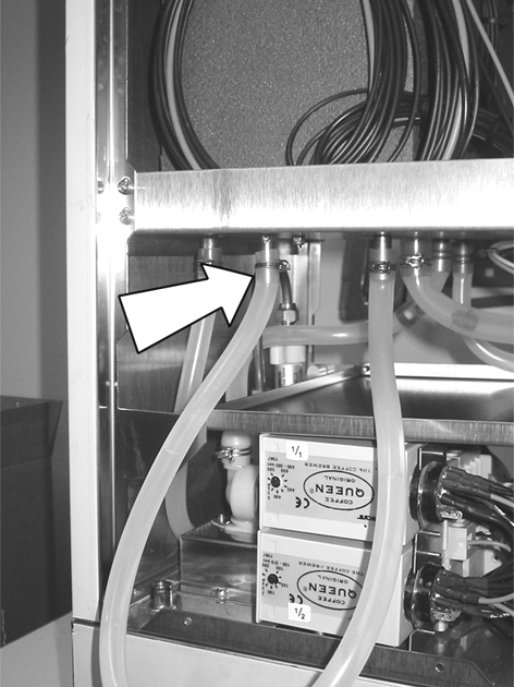 14. Säkerhetsinstruktioner sinstruktioner.. 20.1 Tömning av maskinen. Lossa slangen enligt (bild 4). Töm maskinen. Öppna även tevattenkranen. 20.2 Förvaringstemperatur Det står vatten kvar i inloppsventilen även när maskinen är tömd.