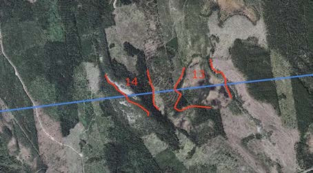 2015-09-23 Delområde 13 Myr vid Gärdesfloberget Berörd del av stråket: 380 meter Fältbesökt: 20150807 Allmän beskrivning: Liten plan myr av vanlig blandmyrstyp med ristuvor och mossevegtation främst