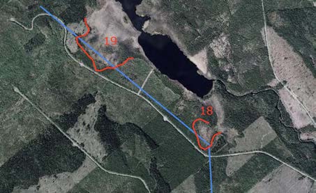 2015-09-23 Delområde 18 Myr söder om Börmtjärnen Berörd del av stråket: 180 meter Fältbesökt: 20150915 Allmän beskrivning: Litet sluttande kärr med intermediär vegetation där gräsull och trådstarr är