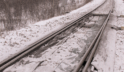 Snö, inlaga 02.12.19 02-12-19 13.52 Sida 6 Kontroll av spårväxel Orsaken till att tågklareraren inte har kontroll på spårväxeln kan vara att det packats snö eller is mellan stödräl och växeltungorna.