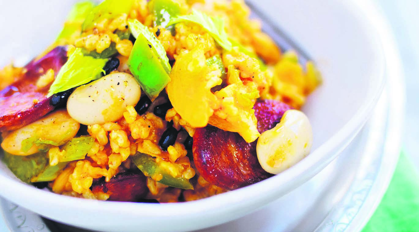 RECEPT 3 35 min 773 kcal/port Fett 33g Kolhydrater 80g Protein 39g Jambalaya Currystekt ris med kyckling, korv och bönor Ris 1,5 dl 3 dl Kycklingfilé 170 g 340 g Olivolja 1 msk 2 msk Korv, tunt