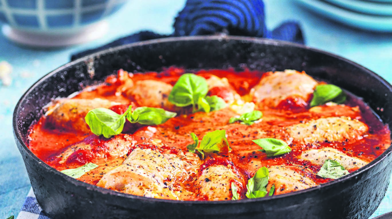 RECEPT 4 35 min 503 kcal/port Fett 25g Kolhydrater 33g Protein 38g Färskostfyllda kycklingrullar Färskostfyllda kycklingrullar i tomatsås med risoni Kycklingfilé 250 g 500 g Salt 0,5 tsk 1 tsk