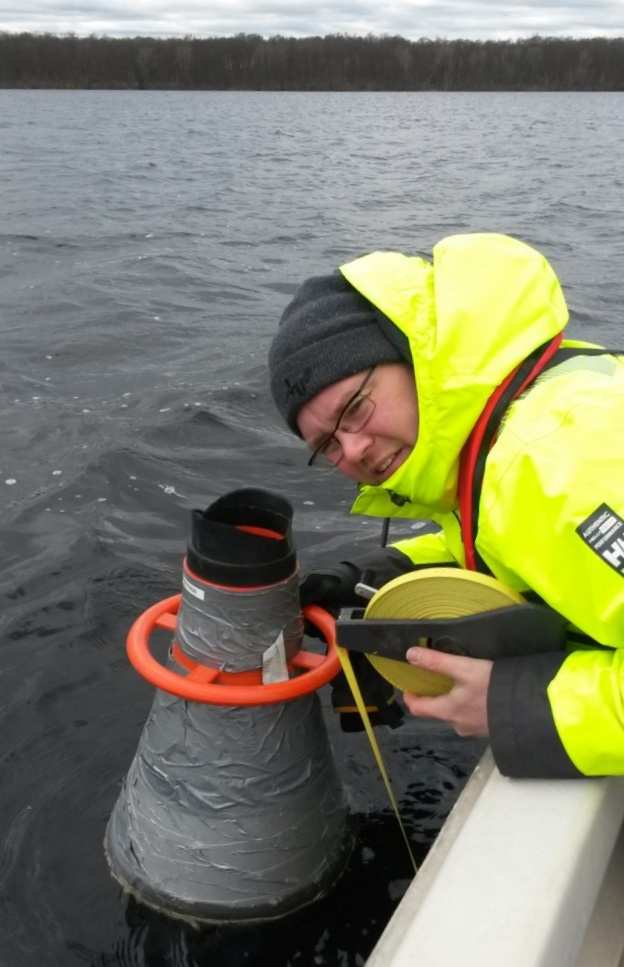 Siktdjup sjöar Siktdjupet visar hur ljusets nedträngning sammantaget påverkas av vattenfärg och grumlighet, samt ger ett mått på hur djupt de gröna växterna kan förekomma i en sjö (Figur 9).