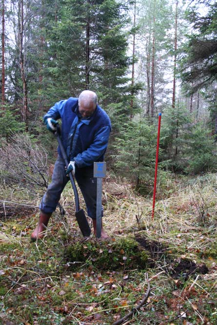 10 Försiktig och målinriktad röjning är ett medel för att förhindra att rikkärren växer igen och att de särskilt skyddsvärda arter som finns ändå försvinner trots fredning.