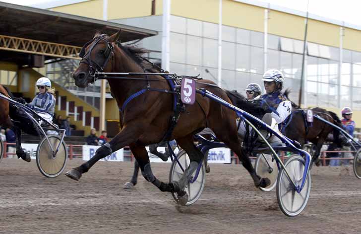 nyhetsbörsen juli 2011 110704 Sergei Hanover tillbaka som en vinnare Sergei Hanover tog första segern sedan det visade sig att han led av lungblödning.