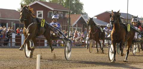 110711 Trippelseger till Witasp Ikväll kördes Olle Goops utmaning på Rättvik. Leif Witasp visade dock gästarna att han är kung på hemmabanan.