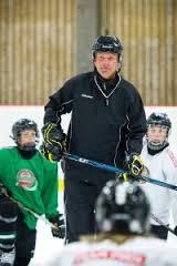 Spelaren 2015-10-01 Hockeyskolan Äldre U-10 Försäsong Klubben kan erbjuda aktivitet för dom som saknar sommaridrott Träning 1-2 ispass/vecka Issäsongen Uppstart V.