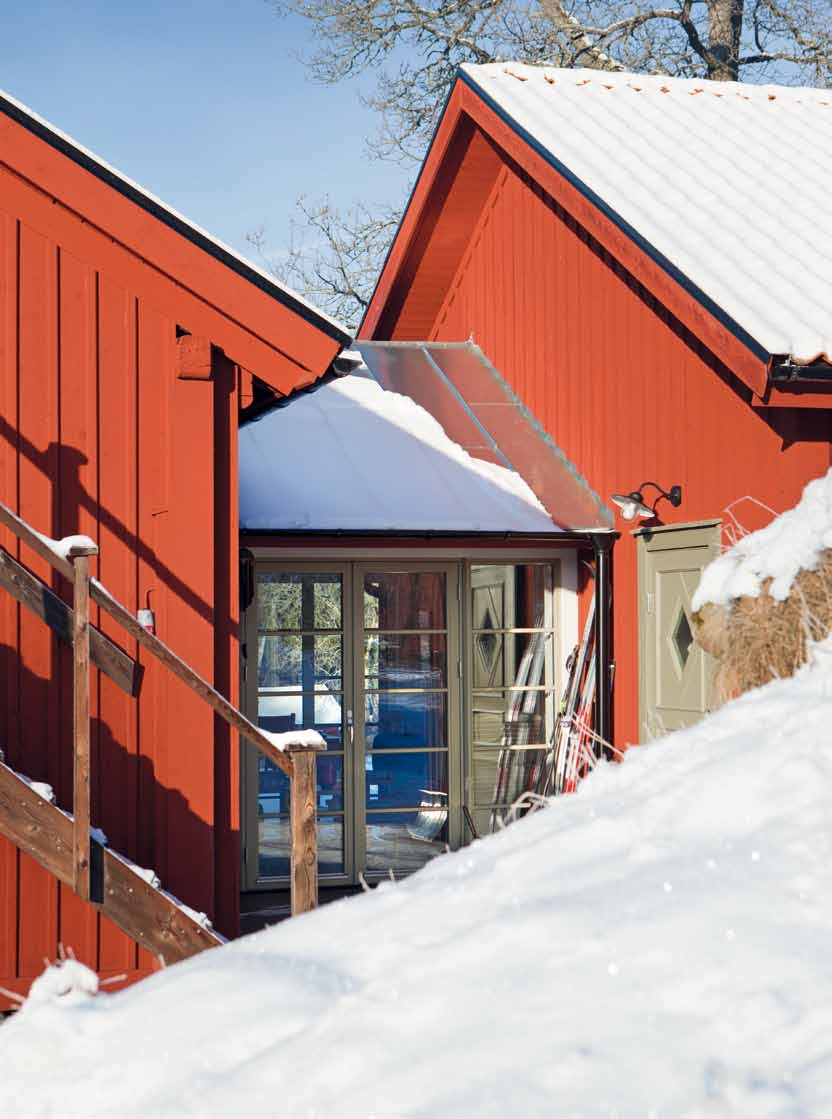 Arkitekt Kerstin Åkerstedt ritade en tillbyggnad på baksidan av Kaggstugan för att inte förstöra entré fasaden.