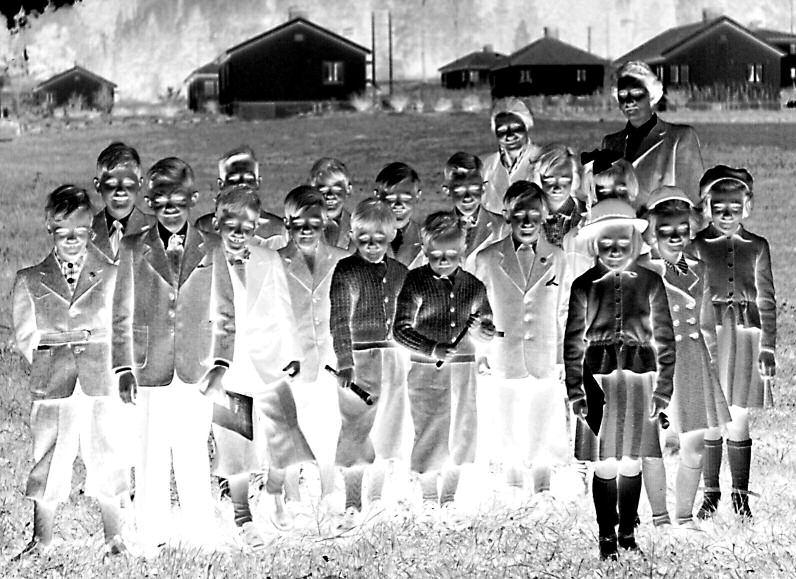 Bild från längesedan Hovslätts Missionskyrkas Söndagsskola 1952 På 1940 och 50-talet gick nästan alla barn i Hovslätt till söndagsskolan. Kl 9.