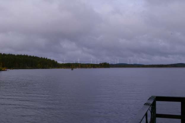 Bild 1b. Lannaberget från vägen mellan Tackåsen och Håven. 17 st vindkraftverk med totalhöjden 230 m och 160 m rotordiameter. Bild 2a.