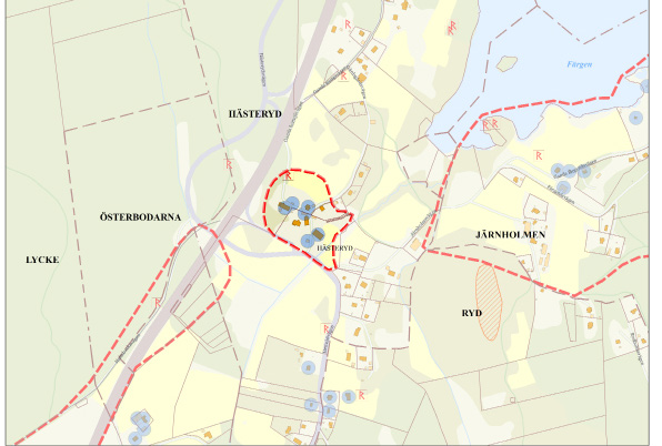 C. Hästeryd Bebyggelse utmed vägen i den täta bymiljön vid Hästeryd Den gamla landsvägen, Kungsvägen, leder här igenom en tät bebyggelsemiljö. Miljön omfattar riksintresseområdets norra del.