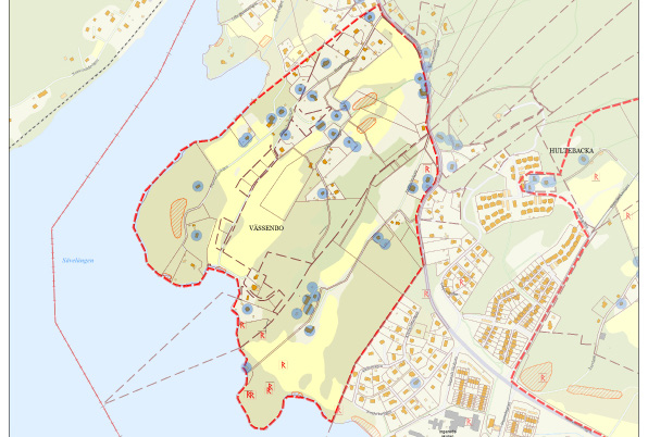 Framnäs, Högen och Vässenbo (8) Fornlämningsmiljön består av domarring, resta stenar, stensättningar, fyndplats, stenåldersboplats och hålväg.