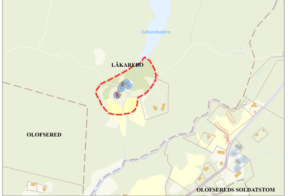 Läkarebo (3) Miljön består av en ålderdomlig gårdsanläggning från 1850-talet och markerna runtom ingår i ett naturreservat.