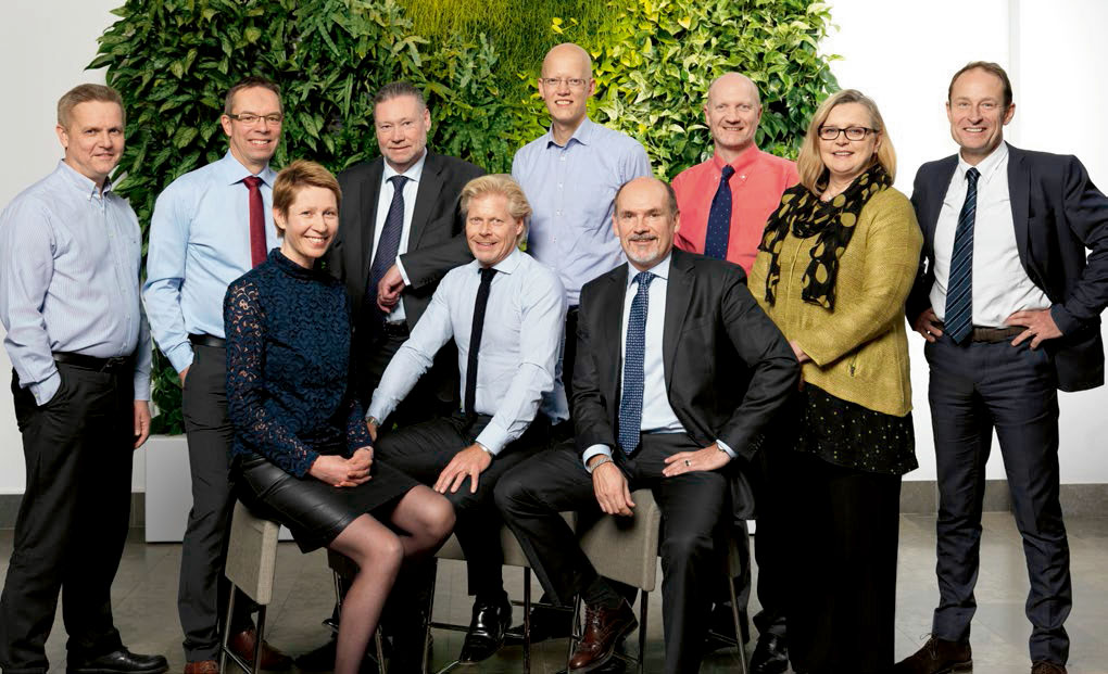 LEDNINGSGRUPP Övre raden från vänster: Ulf Eliasson, Uno Brinnen, Christer Simrén, Henrik Essén, Lennart Eberleh, Susanne Lithander och