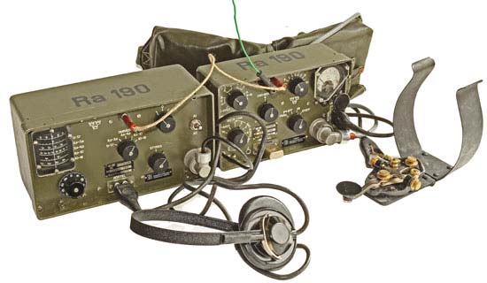 RA 190, liten och lätt transceiver för CW Ra190 var primärt använd av specialstyrkor från sent 1950- tal till i början av 1970-talet. Den kunde bäras av en man och vägde komplett 6.4Kg.
