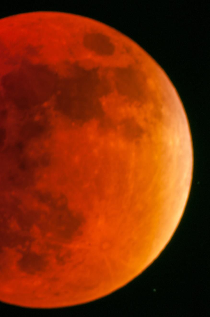 En bild av månförmörkelsen tagen med Lahallsobservatoriets nya kameraadapter.