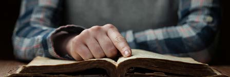 syndare (Rom 5:8). Jesus har fullbordat allt som krävs för vår frälsning. På korset sa han: Det är fullbordat. Och han böjde ner huvudet och överlämnade sin ande (Joh 19:30).
