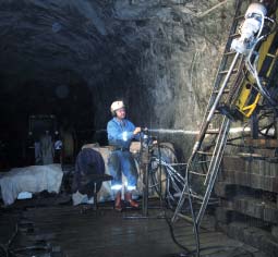 Drillcons verksamhet i bilder Kärnborrning Kärnborrning kallas även diamantborrning.