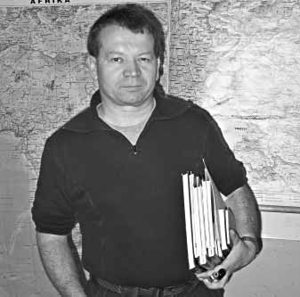 S PROFESORJEM PA^ NEKJE VSE, KAR STE @ELELI VEDETI, PA SI NISTE UPALI NIKOLI VPRA[ATI O PROF. PODGOR[KU S Pijo stojiva pred zbornico in `iv~no gledava na uro.