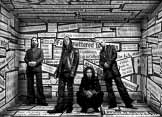MUZIKA MUZIKA SYSTEM OF A DOWN HYPNOTIZE ^e se Mesmerize za~ne zasanjano s Soldier Side, se Hyptnotize za~ne brutalno z Attack in nam sporo~a, da se System Of a Down {e nikakor niso izpeli in