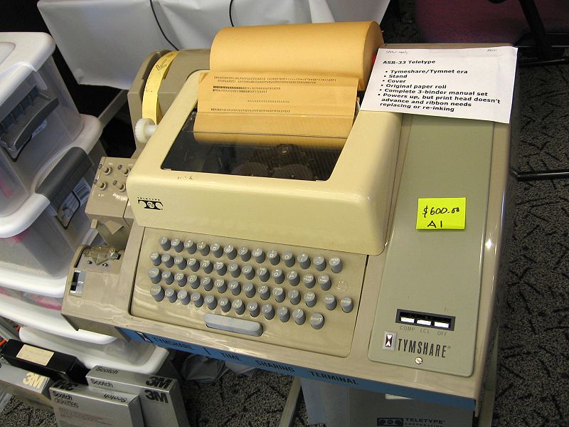 1.14. Skalet 1.14 Skalet Figur 1.6: En populär teleprinter på 60-talet var ASR33 som tillverkades av Teletype Corporation.