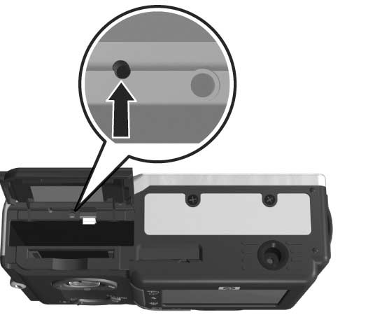 Återställning av kameran Om kameran inte reagerar när du trycker på knapparna kan du prova med att återställa kameran med följande metod: 1. Stäng av kameran. 2.
