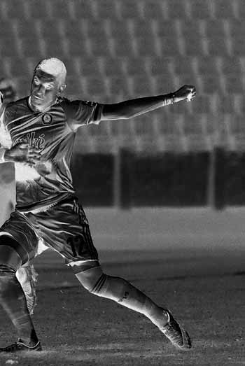www.sport.sk FUTBAL 9 Karol Mészáros (vpravo) to berie po zranení vážne a chce sa čo najskôr vrátiť do základnej zostavy. FOT JANO KOLLER giu, poznamenal Roman Procházka.