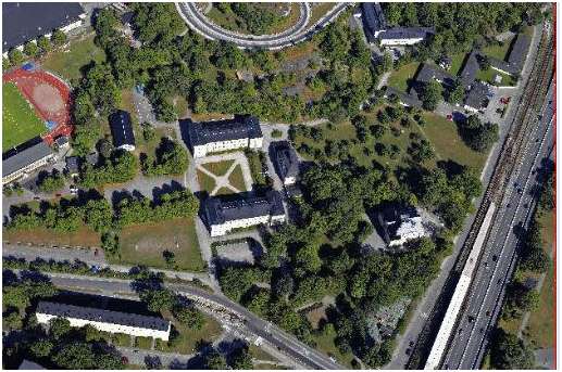 Kristinebergs slott med sina flyglar. Till höger om slottet ligger Äppelparken, Kullskolan, Kristinebergs tunnelbanestation och Drottningholmsvägen.