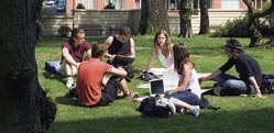 CHALMERS CAMPUS En ny plan för Chalmers campusmiljöer innehåller fokusering på hållbar utveckling och innovationsmiljöer samt en fortsatt utveckling av den yttre miljön.