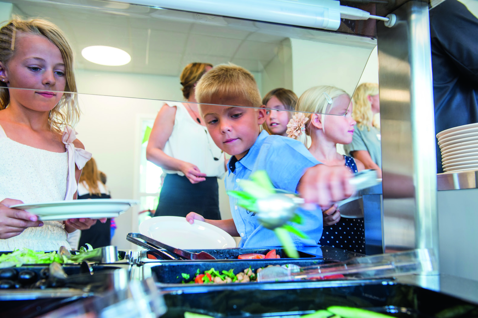 Skola Bra att ha med sig inför skolstarten Extrakläder: Ytterkläder efter väder och årstid som regnkläder och gummistövlar för att kunna vistas utomhus i alla typer av väder.