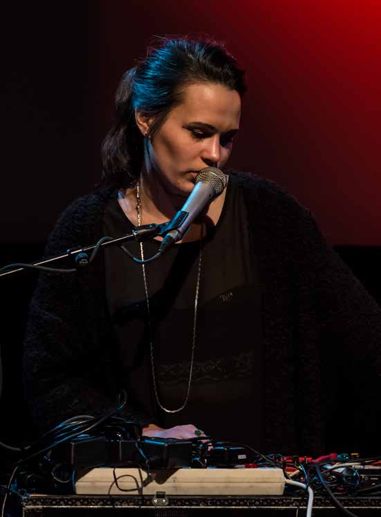 12 ingarna själva bestämmer vilka musikproduktioner som ska subventioneras. Två gånger per år utlyses ett öppet callfor-tours/projects, till vilket både artister och arrangörer kan lämna in förslag.
