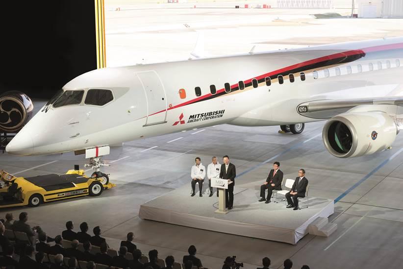 2 REFERENSFALL: MITSUBISHI REGIONAL JET Produktion av tekniska publikationer utan tillgång till den fysiska produkten 3D-ritningar som huvudsaklig källdata Arbetets omfattning Konceptutveckling t.ex.