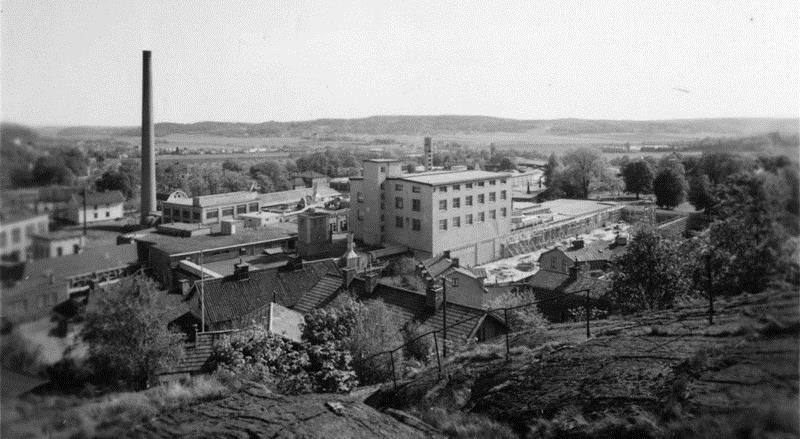 1920-1950-tal I takt med att produktionen ökade förändrades fabriksområdet genom om-, till- och nybyggnationer. 1921 kompletterades byggnadsbeståndet med en mekanisk verkstad, nuvarande byggnad 23.