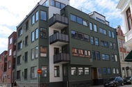 Nyb av bostäder, butiker & underjordiskt garage i Malmö Västergatan-Mäster Johansgata Här har Ncc använts sig av ca 380 fönster och fönsterdörrar av modell Standard Projektnamn: KV Liljan Ordernr: