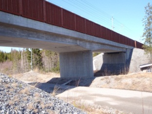 Alternativ 1 för ny bro No. Bridge type and construction material Två span Balkbro/Plattbro kontinuerlig, Betong spännarmerad Anticipated INV cost SEK/m 2 Anticipated INV cost Million SEK 36,000 10.